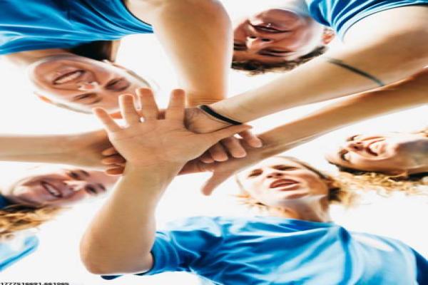 王牌对王牌：保龄球成为新兴体育项目(图1)